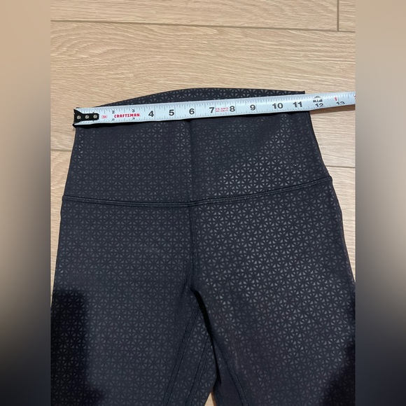 Lululemon align leggings size 6 black lattice work embossed pattern 25” - Picture 13 of 14